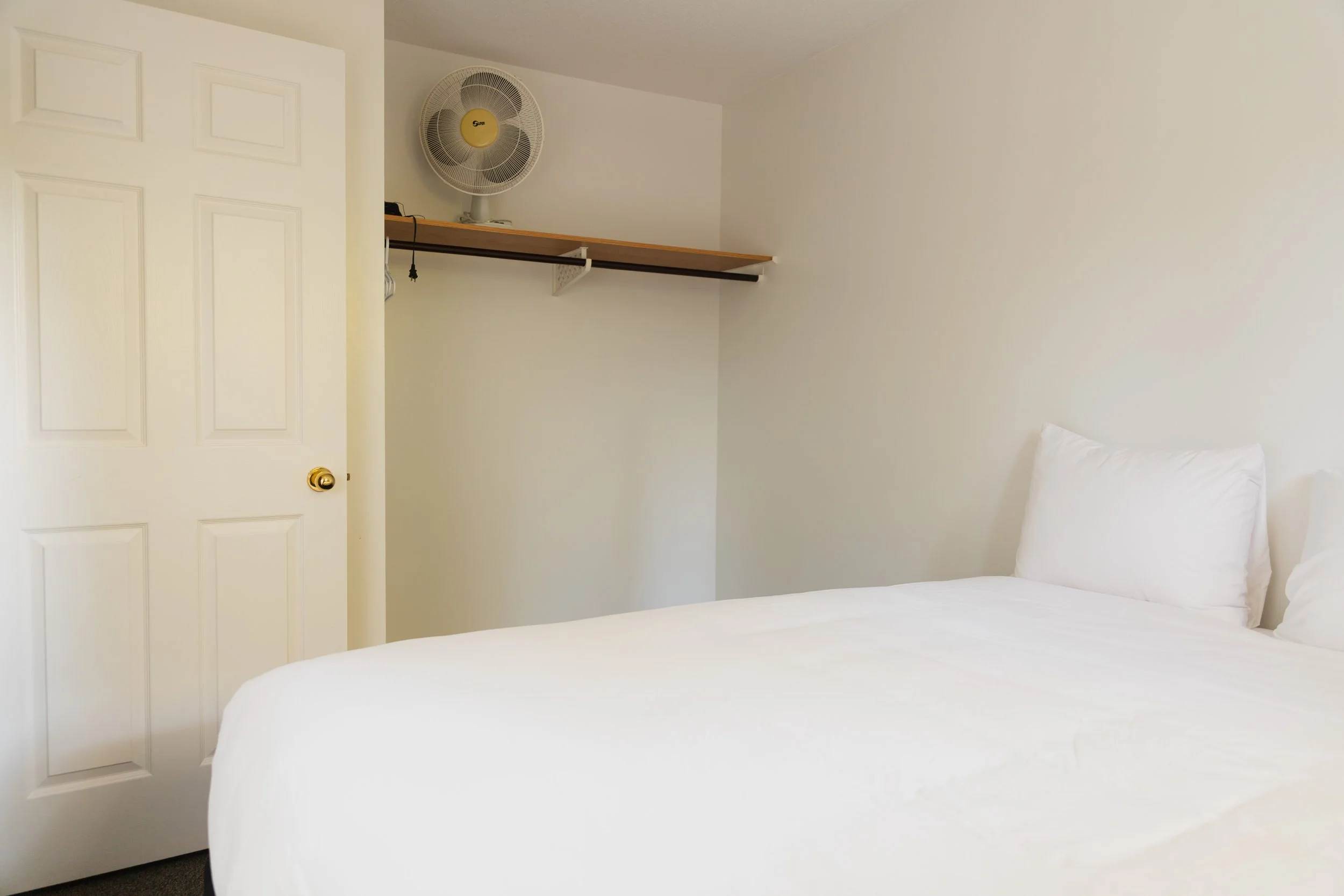1 Bedroom Standard Suite — photo 2 of 24