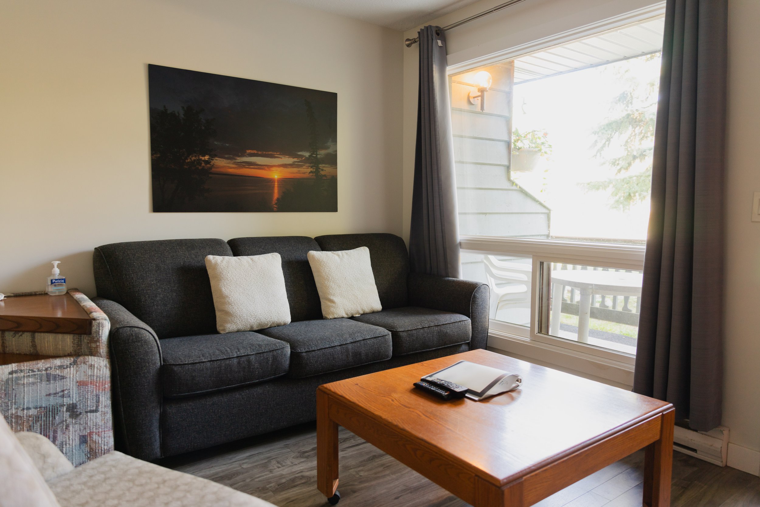 1 Bedroom Standard Suite — photo 9 of 24