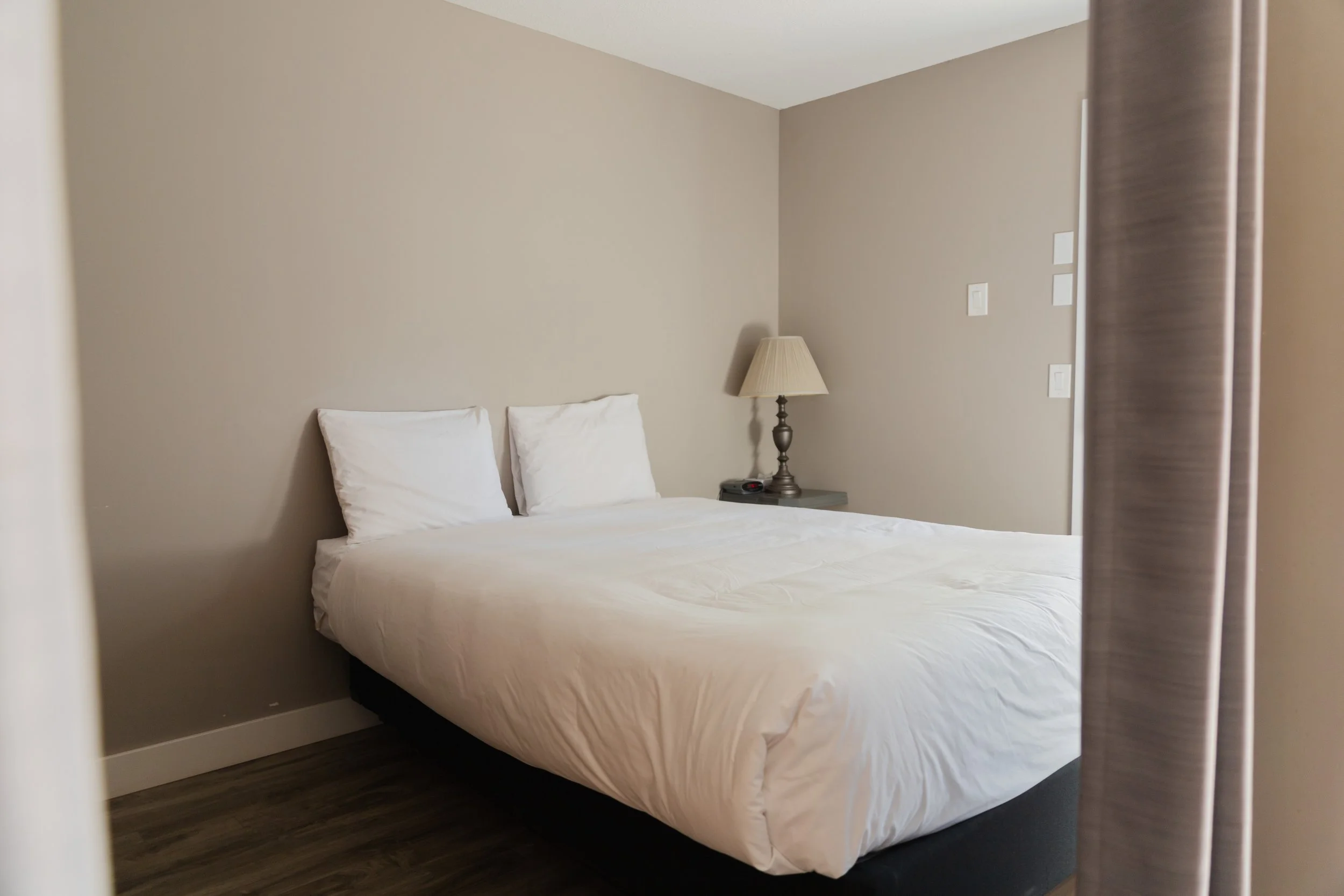 1 Bedroom Accessible Suite — photo 2 of 10