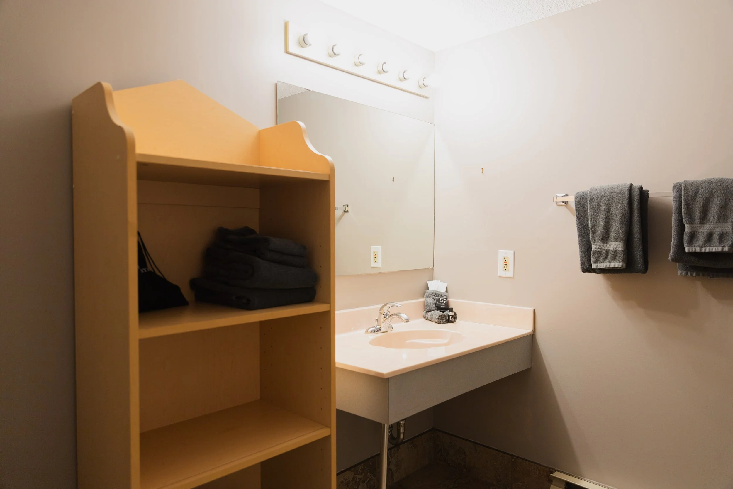 1 Bedroom Accessible Suite — photo 4 of 10