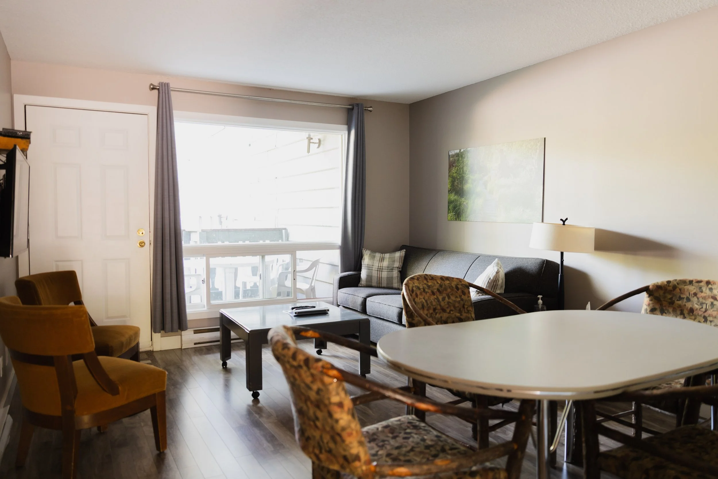 1 Bedroom Accessible Suite — photo 7 of 10