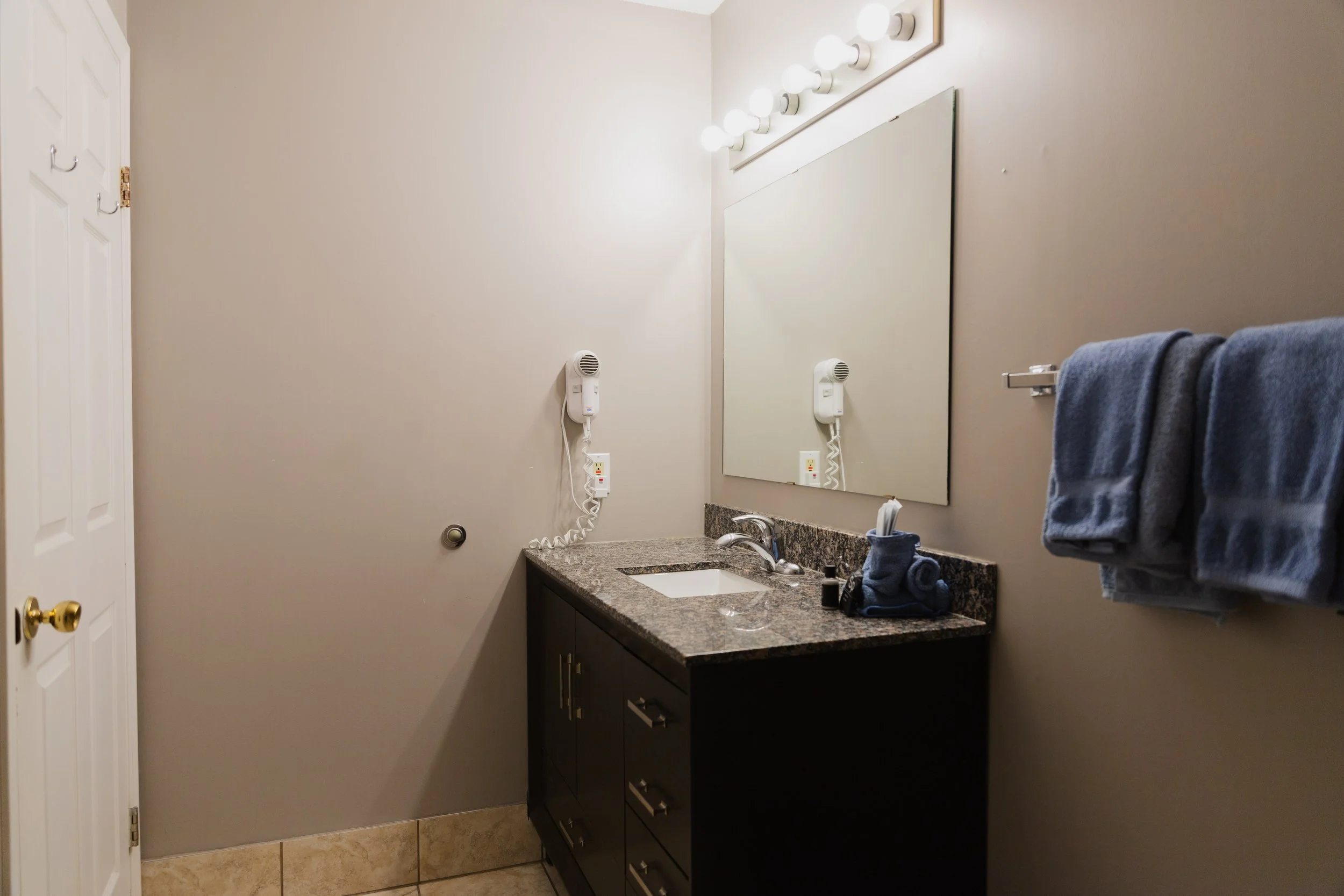 3 Bedroom Upper Executive Suite — photo 11 of 14