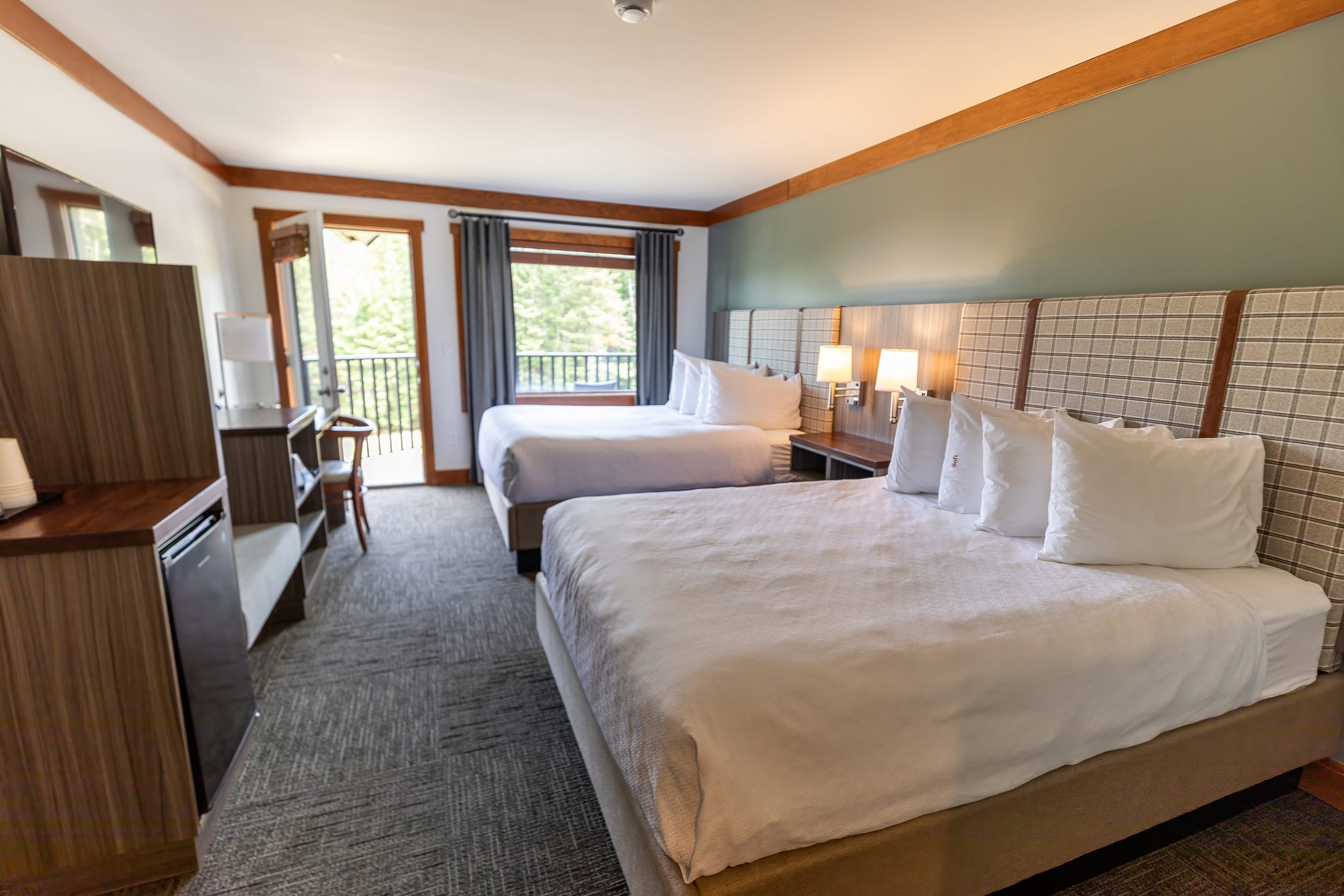 The Woodland Queen Room — photo 1 of 9