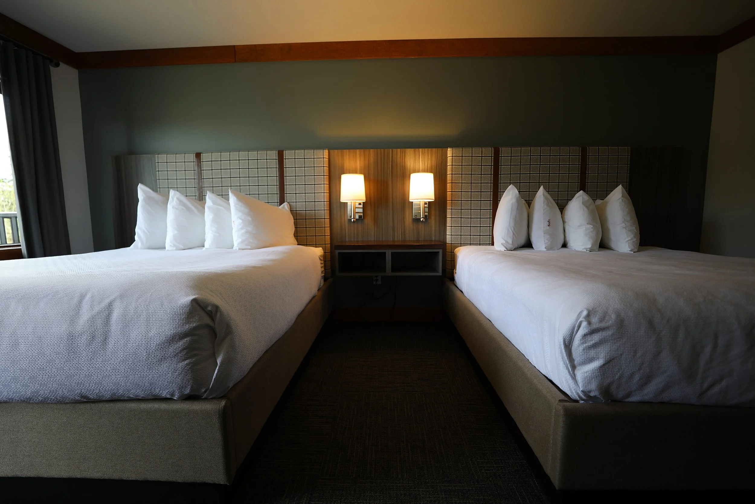 The Woodland Queen Room — photo 4 of 9