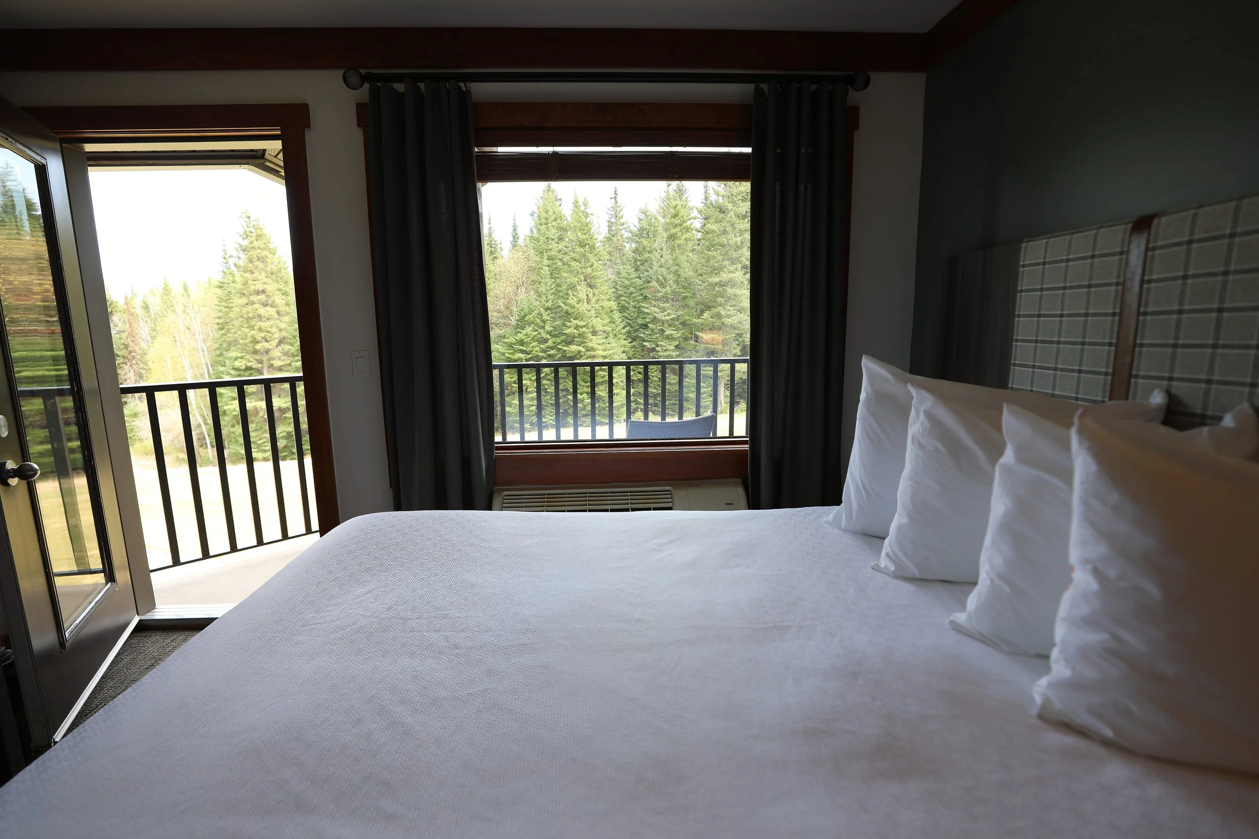 The Woodland Queen Room — photo 5 of 9