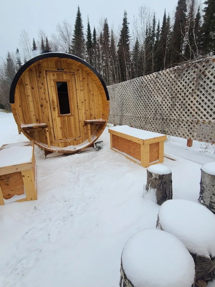 The private outdoor sauna at Elk Ridge Resort in winter